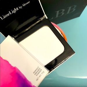 NIB LimeLight Professional Pressed Powder